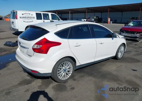 2013 Ford Focus Titanium z USA, uszkodzony, nr VIN 1FADP3N28DL256874